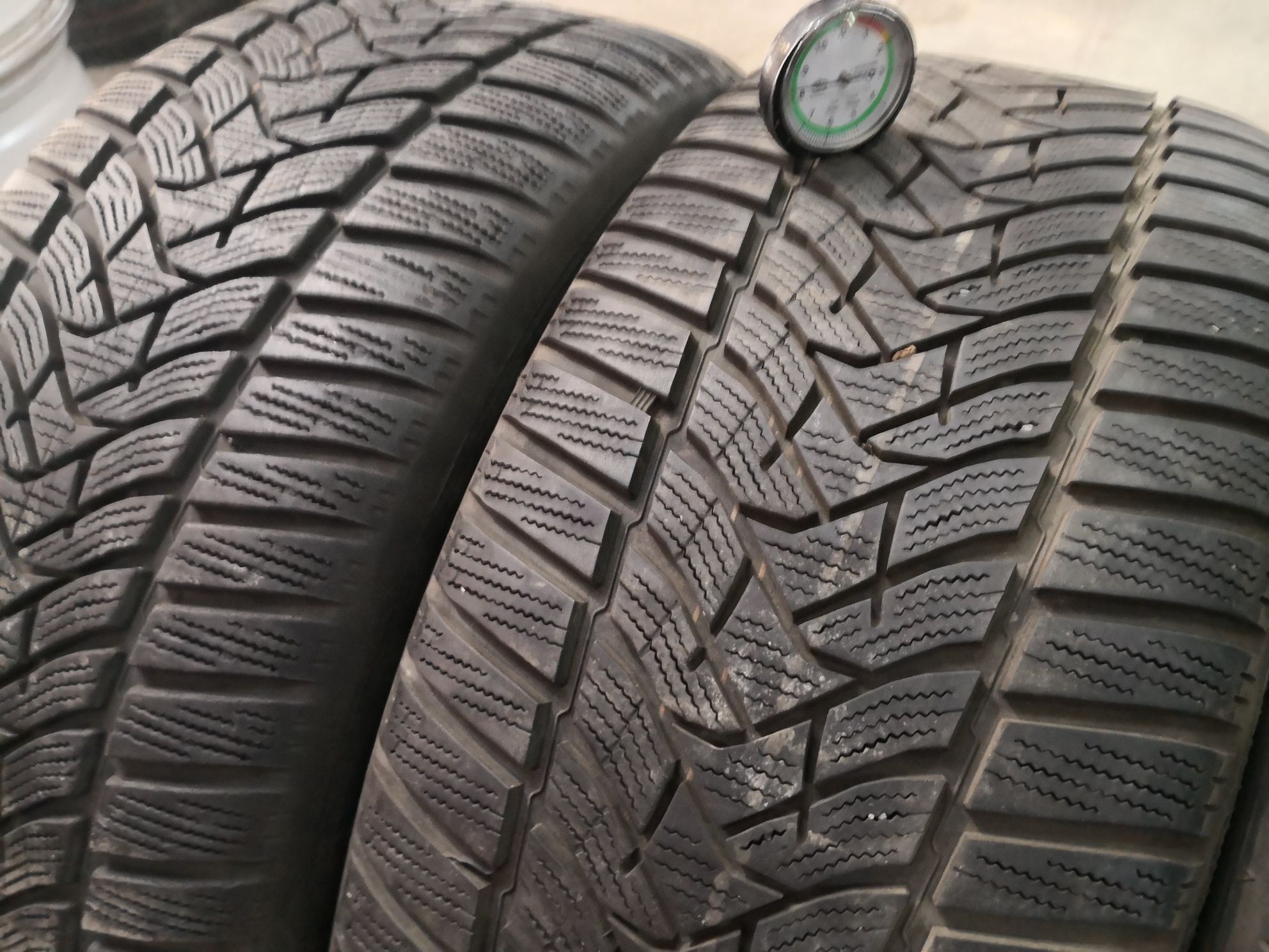 245 40 18 цола гуми като нови dunlop