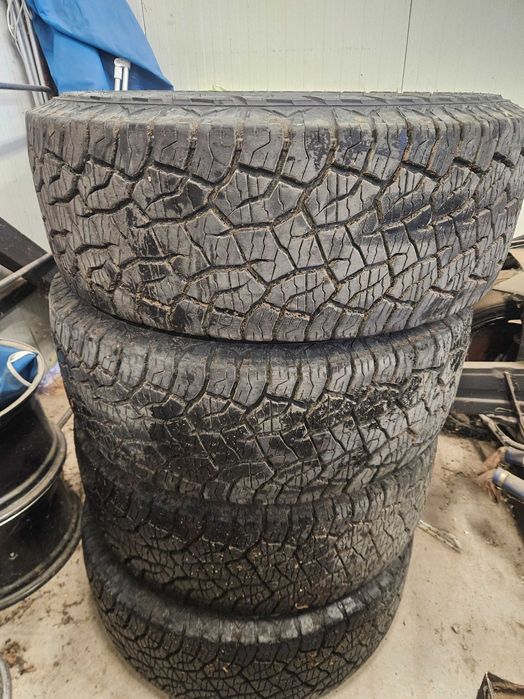 Kumho Road Venture AT52 315/70 R17