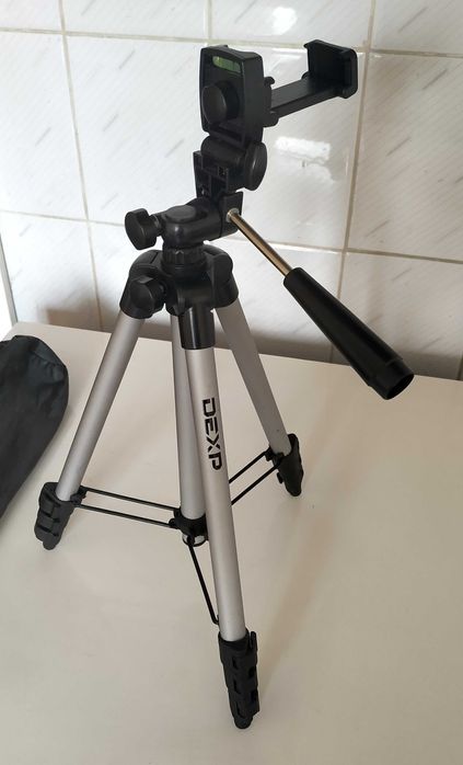 Тринога для смартфона и легких фотокамер