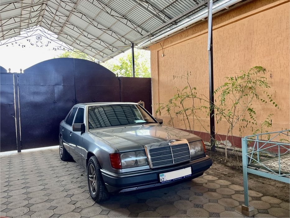 Продается Mercedes-Benz 200E