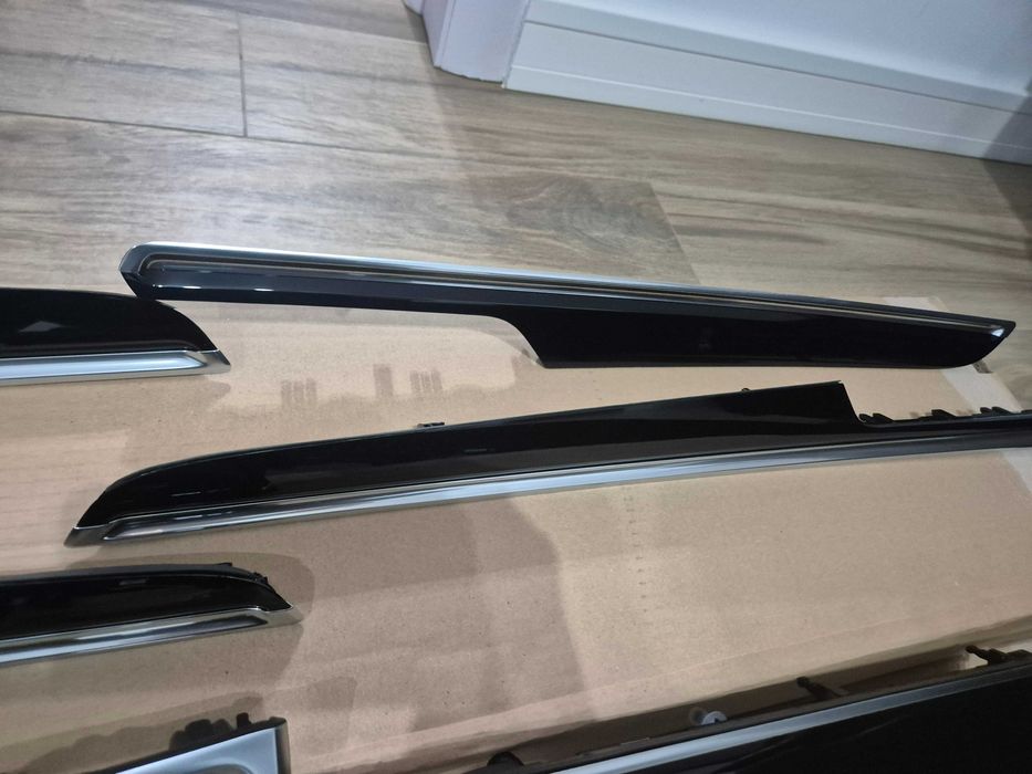 Set trimuri ornamente bord usi Porsche Macan 95B 2014-2018 Piano Black