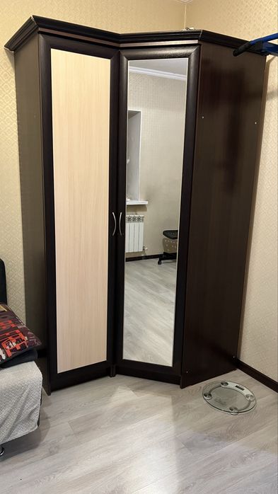 Продам шкаф/ шифоньер угловой