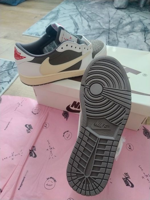 Jordan 1 low Travis Scott