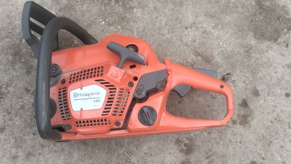 Vând drujba Husqvarna 135