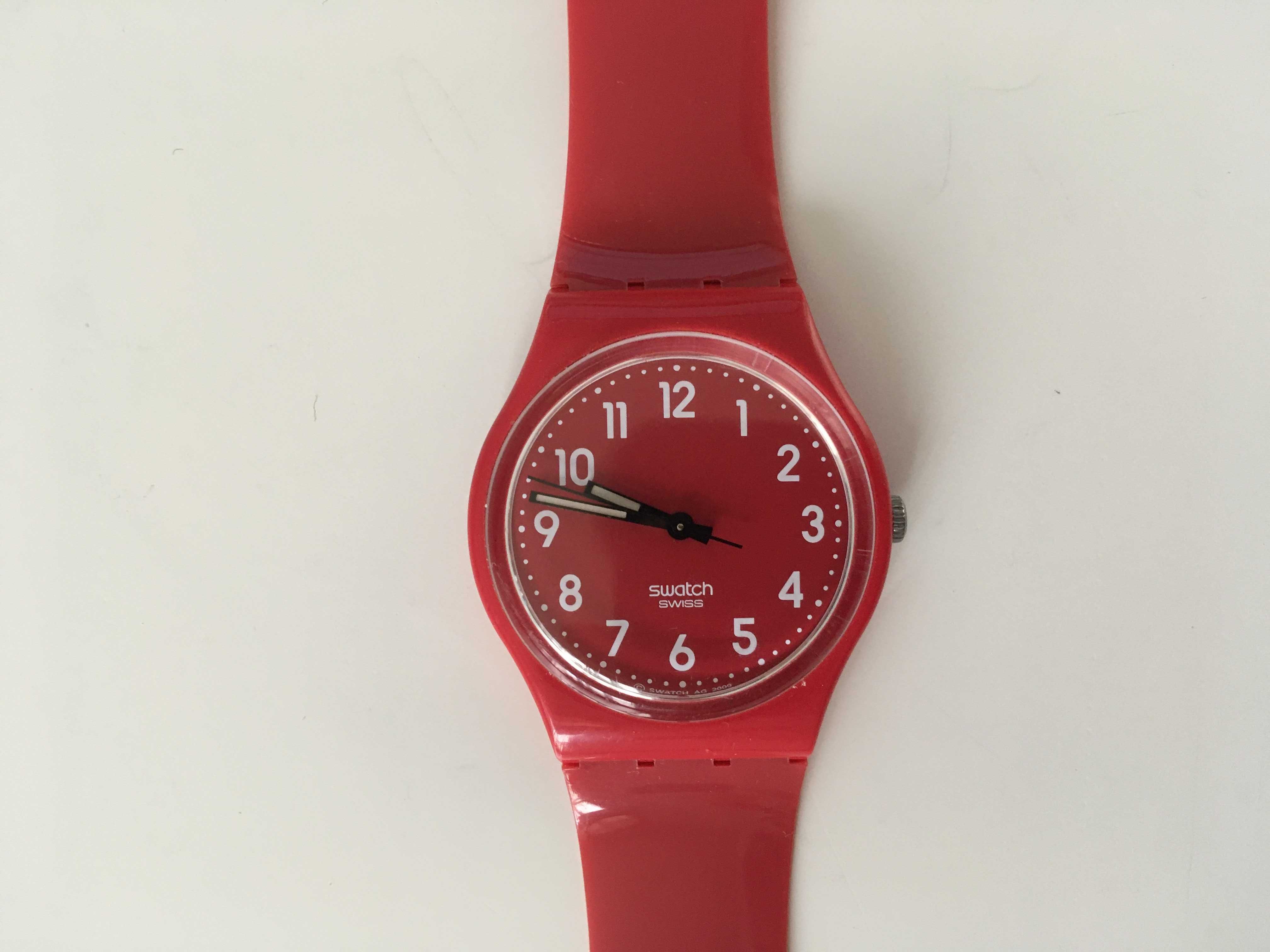 Swatch часовник червен