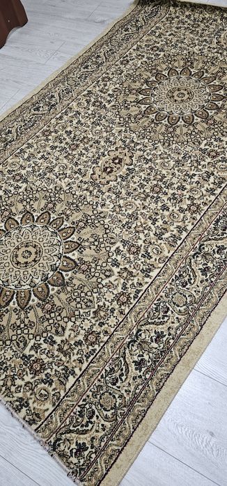 Продаётся ковёр.