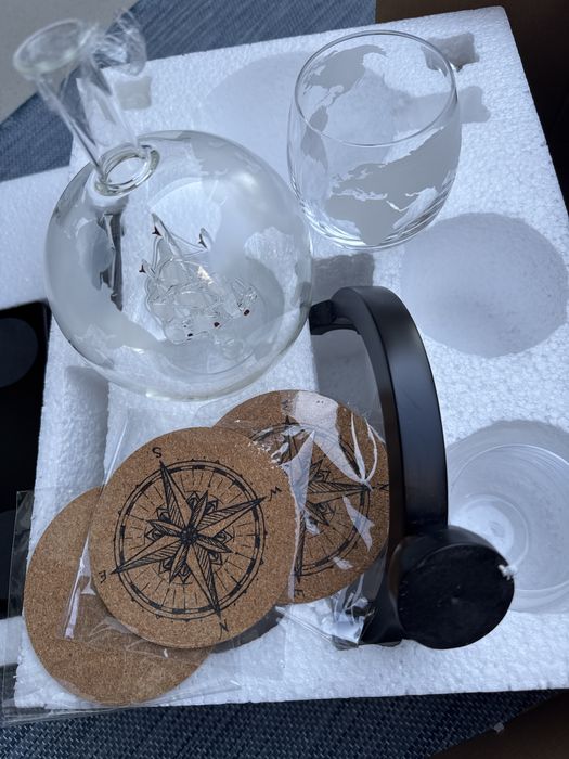 Комплект за уиски с 4 чаши глобус