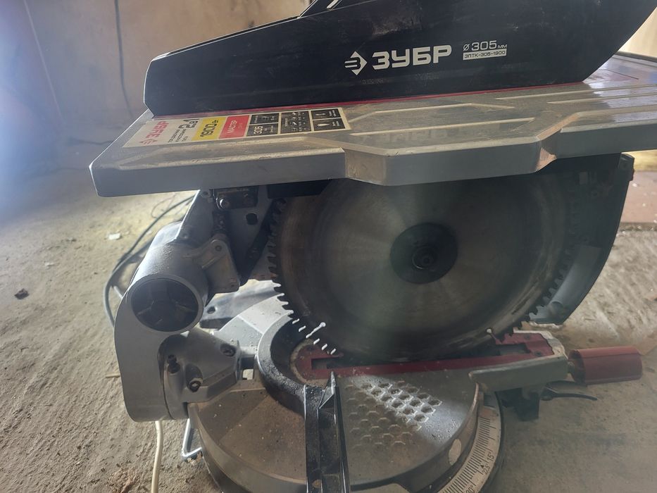 Продам углорез фирмы ЗУБР