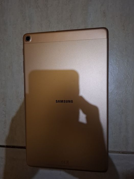 Vând Tabletă Samsung 10 inch Wi-fi și Sim