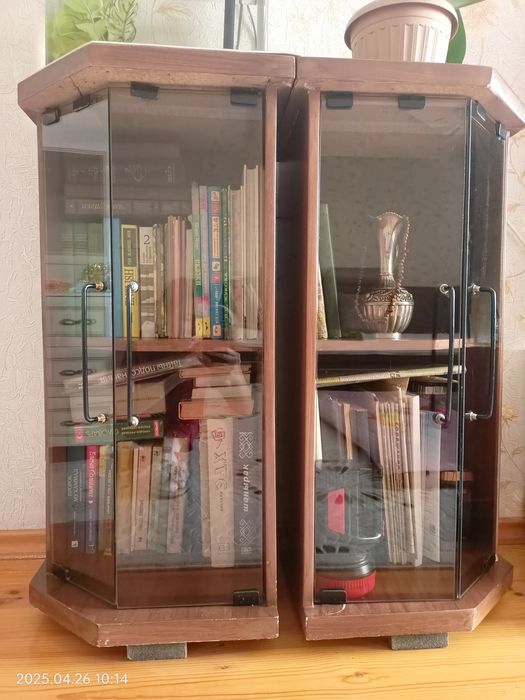 Тумбы 2 штуки , коричневого цвета