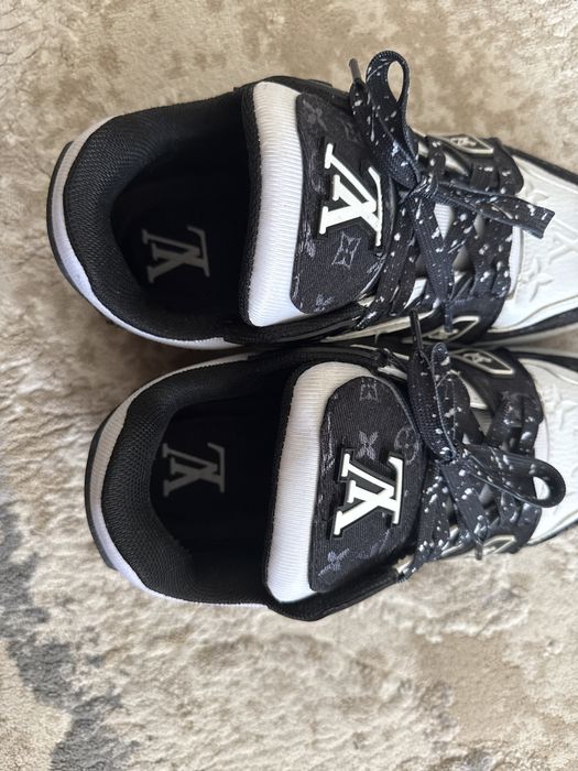 Adidasi Louis Vuitton