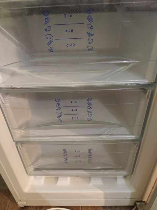 Продавам хладилник Либхер