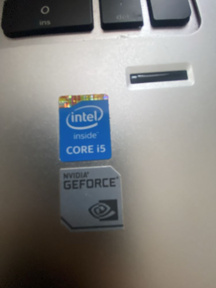 Vand laptop hp pentru piese