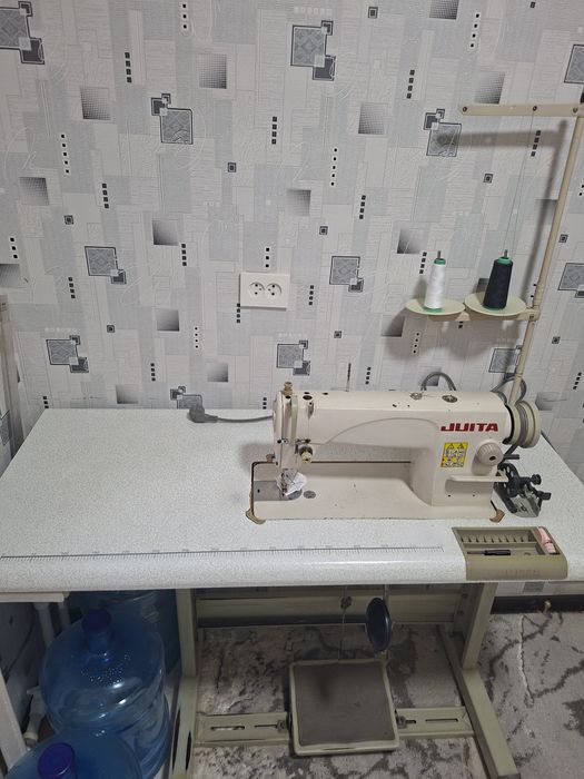 Швейная машинка " JUITA"