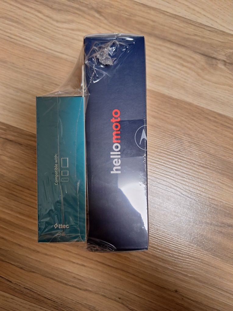 НОВ Телефон motor bright 90Hz + слушалки
