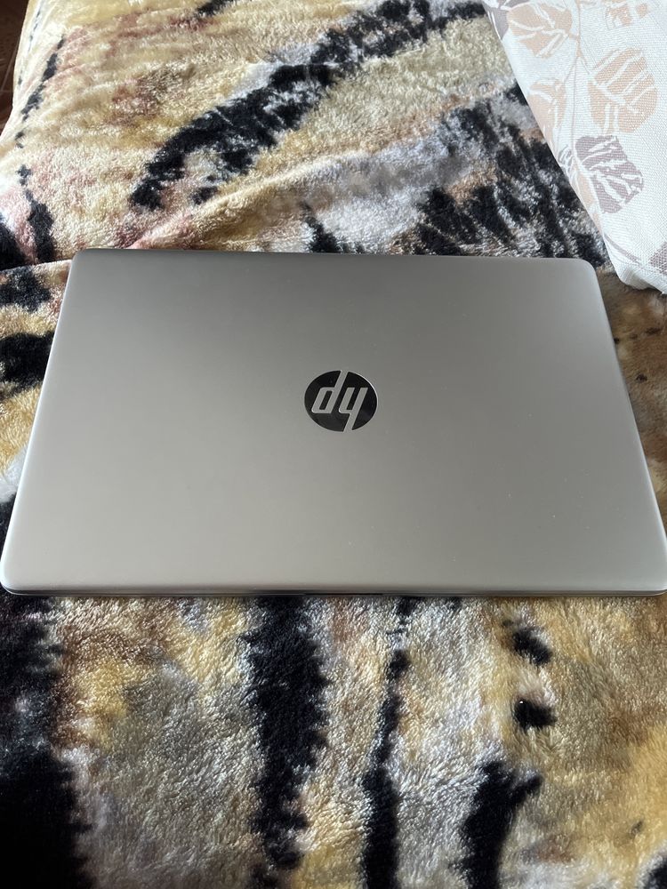 Laptop HP 15s - Ryzen 3 / 8GB RAM / 512GB SSD / Windows 11 licențiat