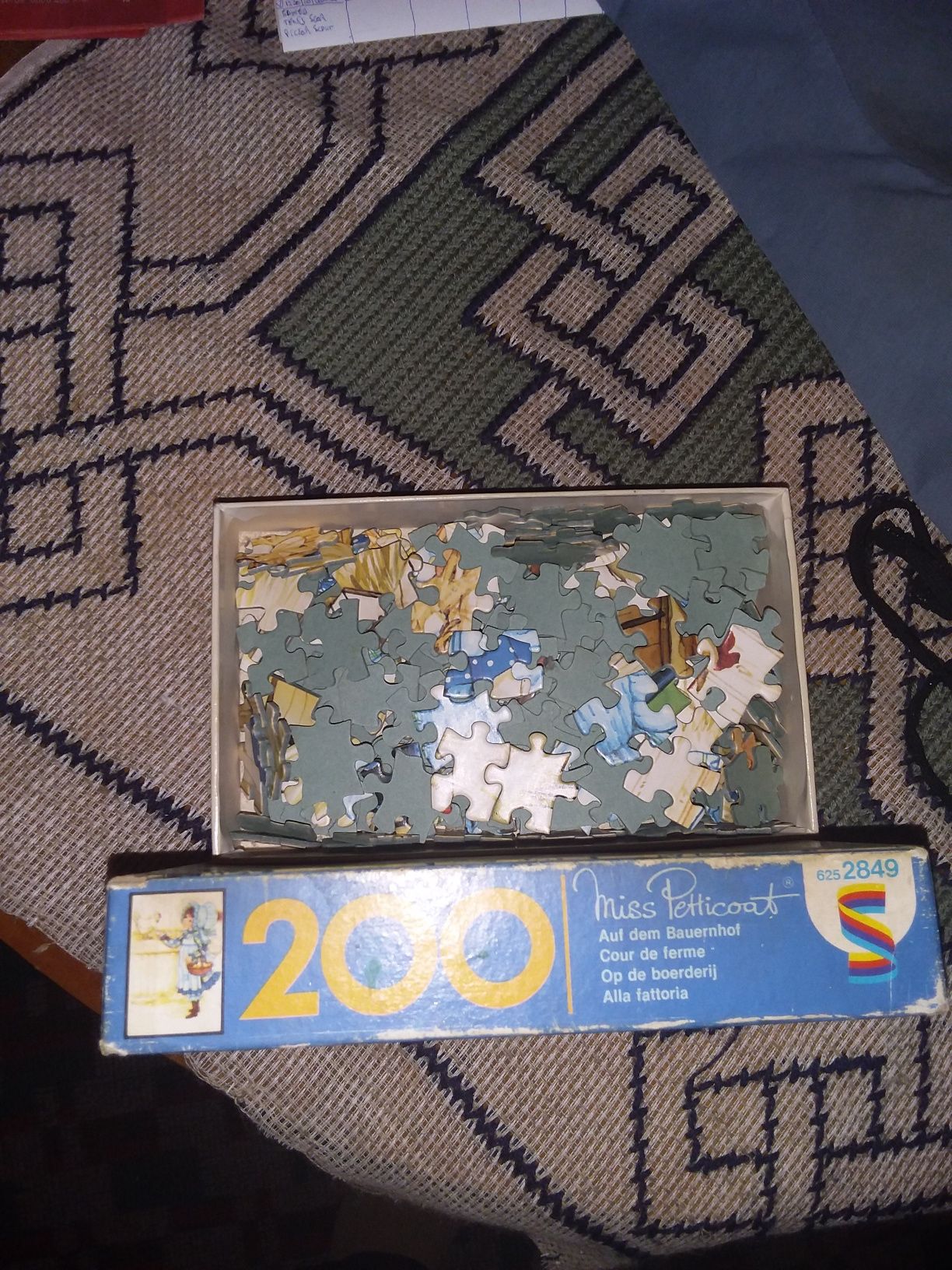Joc puzzle pentru copii ,Miss Petticoat 200 piese