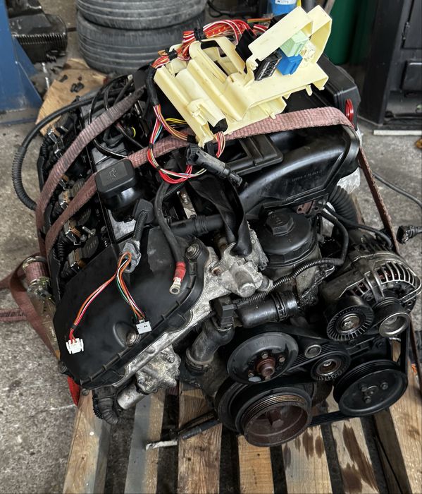 Двигател M54B30 оборудван