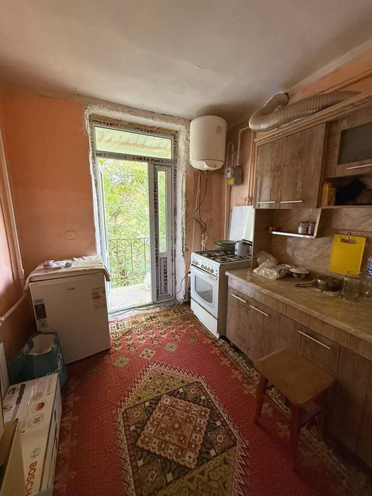 Срочно 1ком квартира в Поселке..Продам .Кирпич
