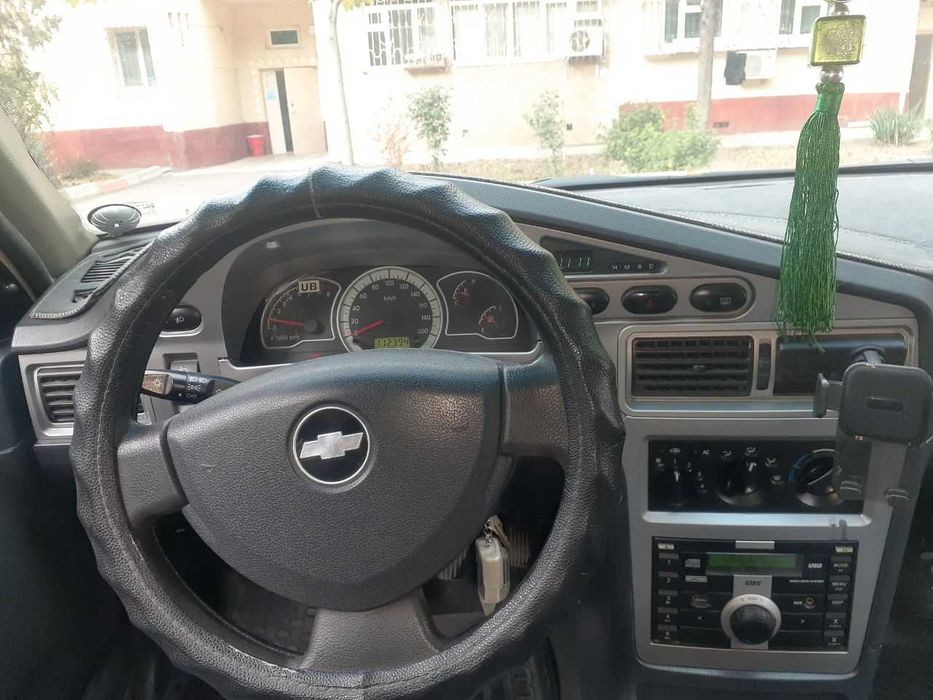 Нексия-2, Донс 1,6 в отличном состоянии (белый)