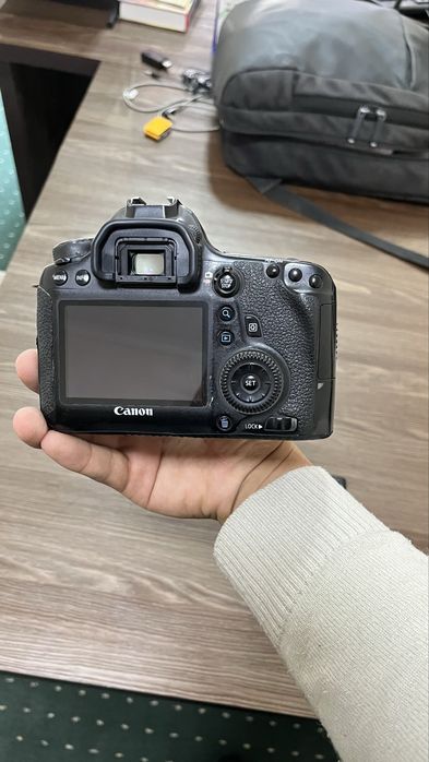 Canon6d sotiladi 300$