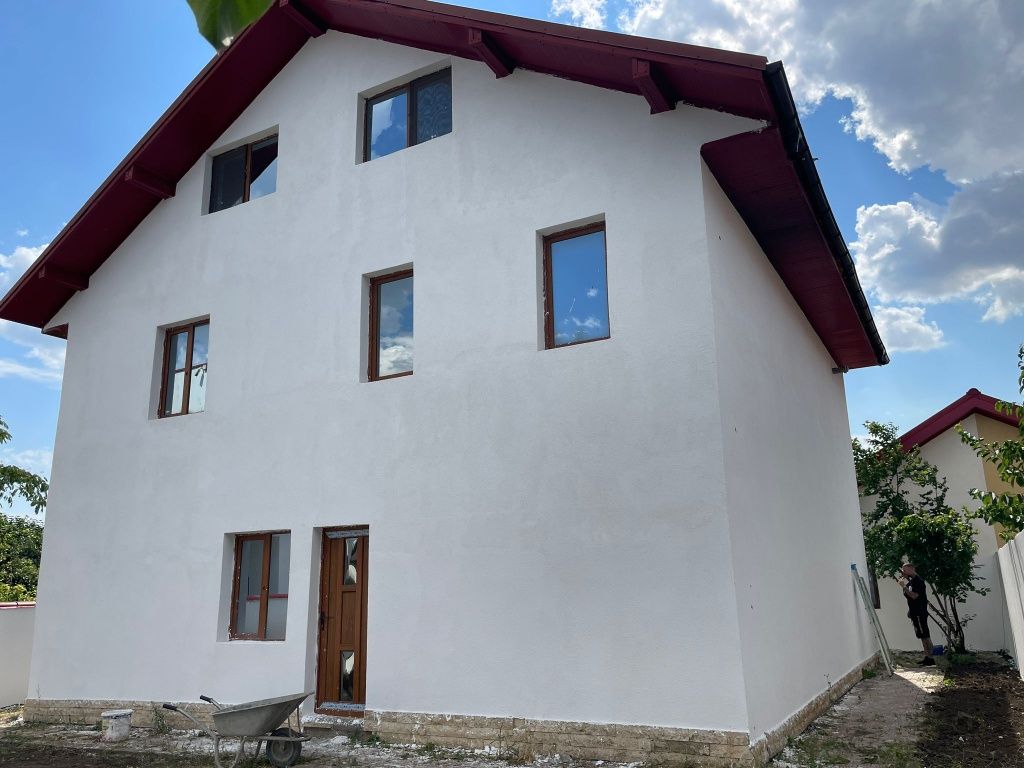 Vând casa Vânători