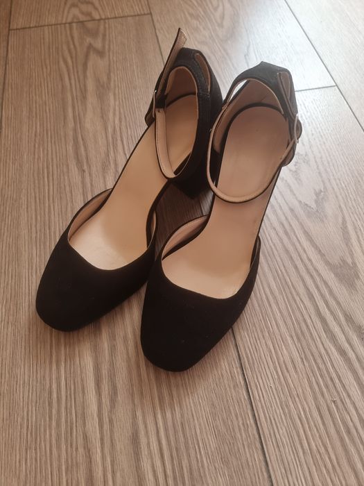 Pantofi eleganți cu toc gros din piele întoarsă