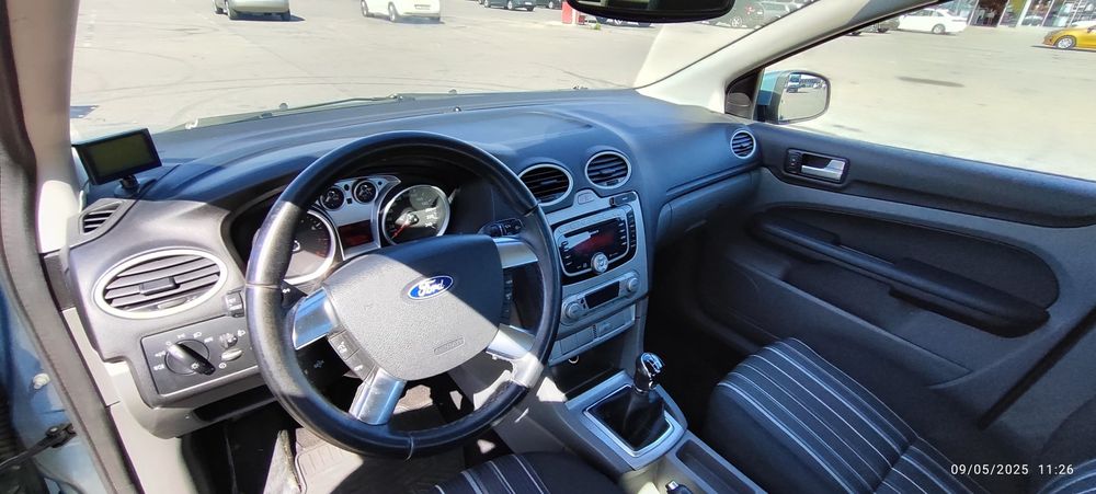 Продавам Ford Focus 2008 1.6i + гуми