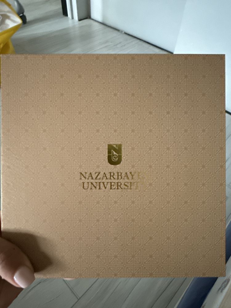 Статуэтка nazarbayev university