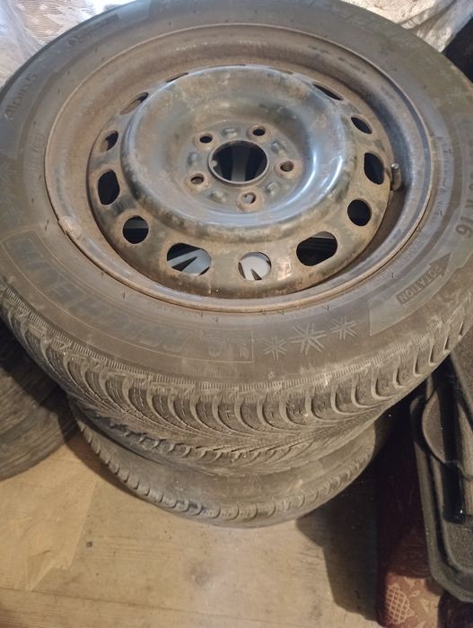 Roti Nissan Juke cu jante otel și anv 205 60 16 Michelin