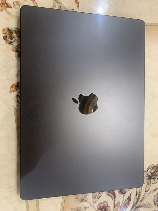 Macbook Pro M4  sotiladi yengide kop iwlatilmagan yengide turibti