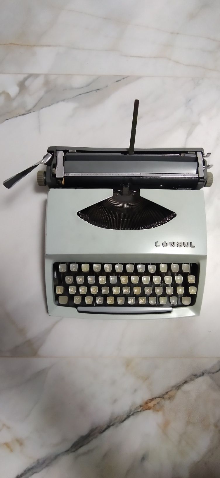 Mașină de scris mecanica vintage marca CONSUL functionala