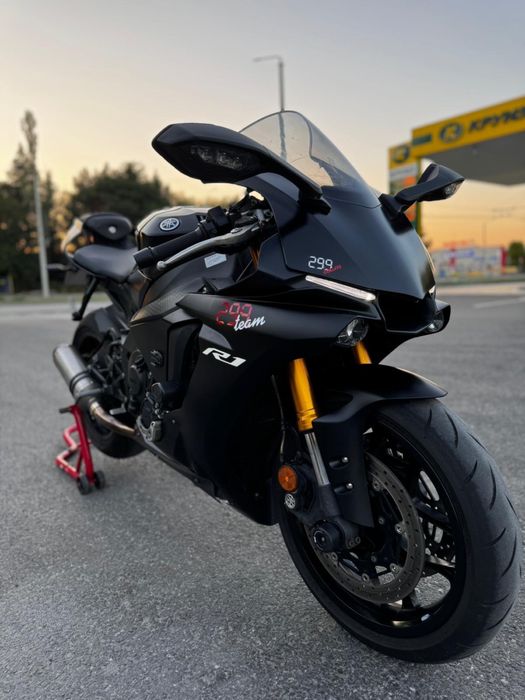 Yamaha r 1  supersport foarte agresiva
