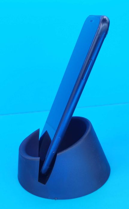 iPhone XR 64/3GB Black + 3 кейса