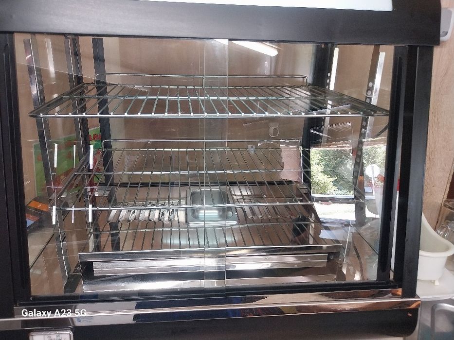 Продавам топла витрина за храна