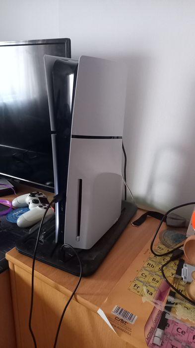 Vând ps5 slim varianta cu disk