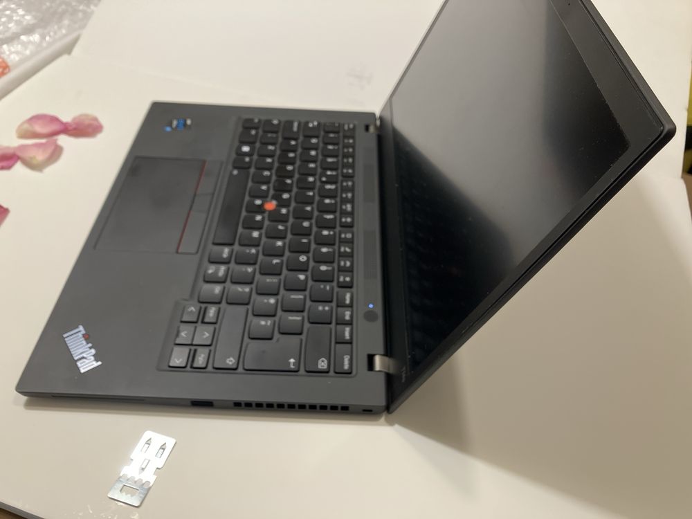 ThinkPad T14s Gen 2i 14”, Core(TM) i7 11th Gen, 16 GB RAM, 1 TB