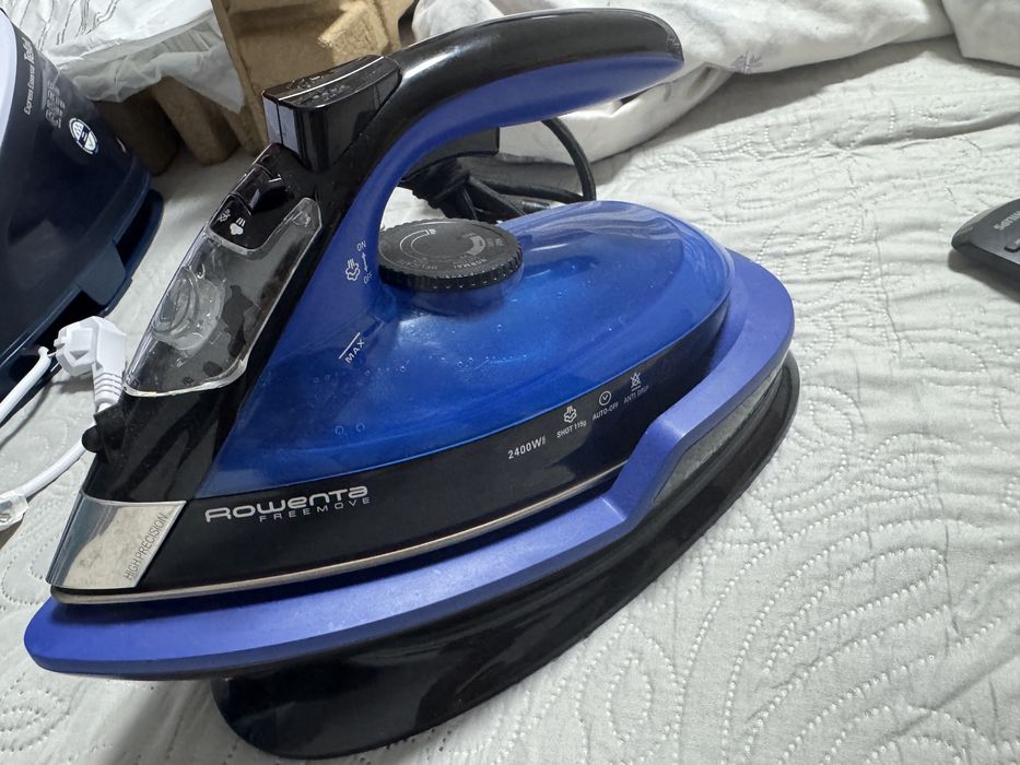 Fier de calcat cu abur fara fir ROWENTA Free move