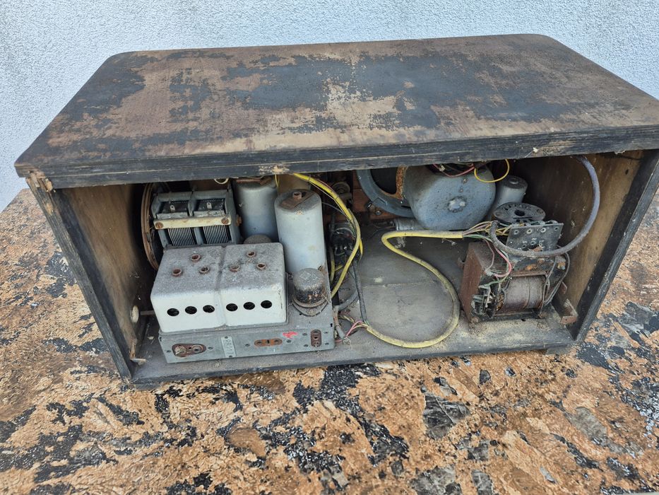 Radio cu lampi Ideal S6640 made in Cehoslovacia fabricat in 1940