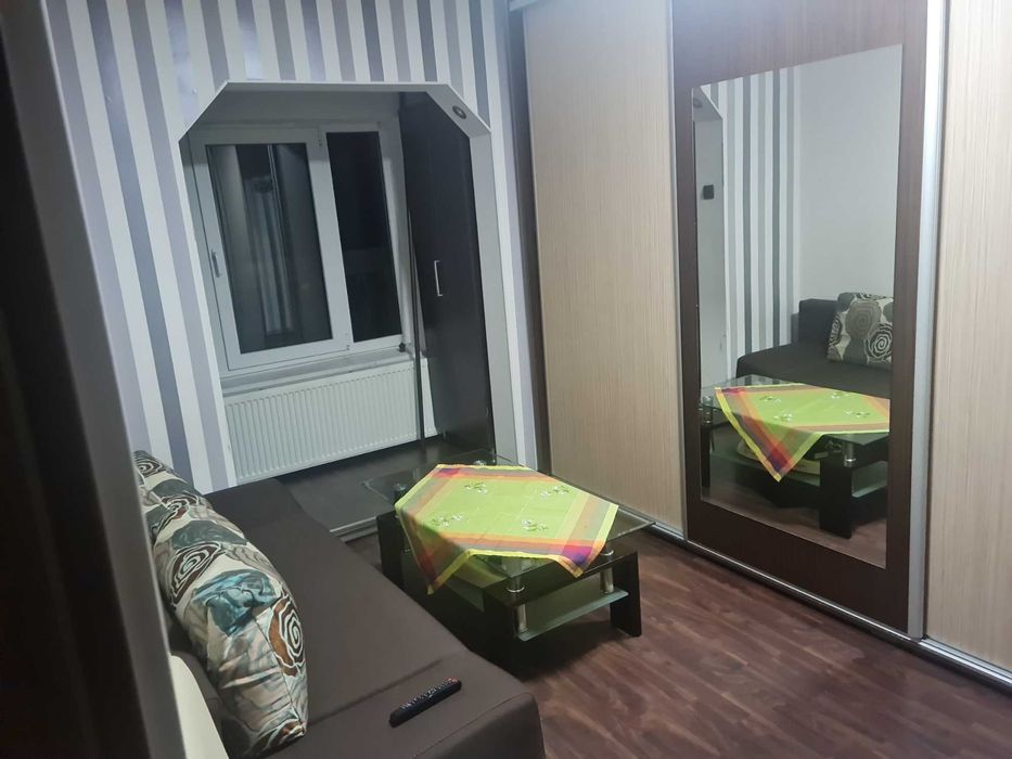 Închiriez apartament