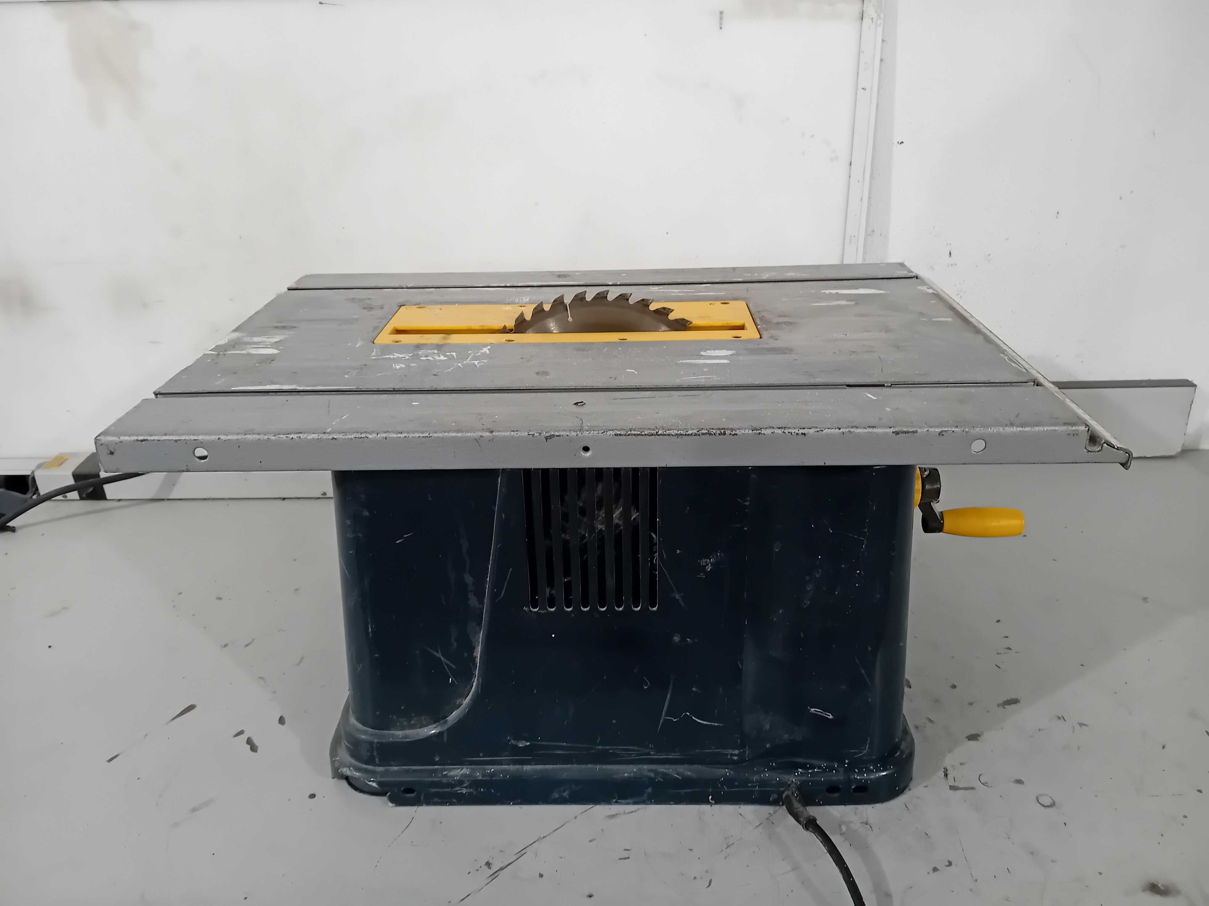 Циркуляр за дърво - Titan 1500 W