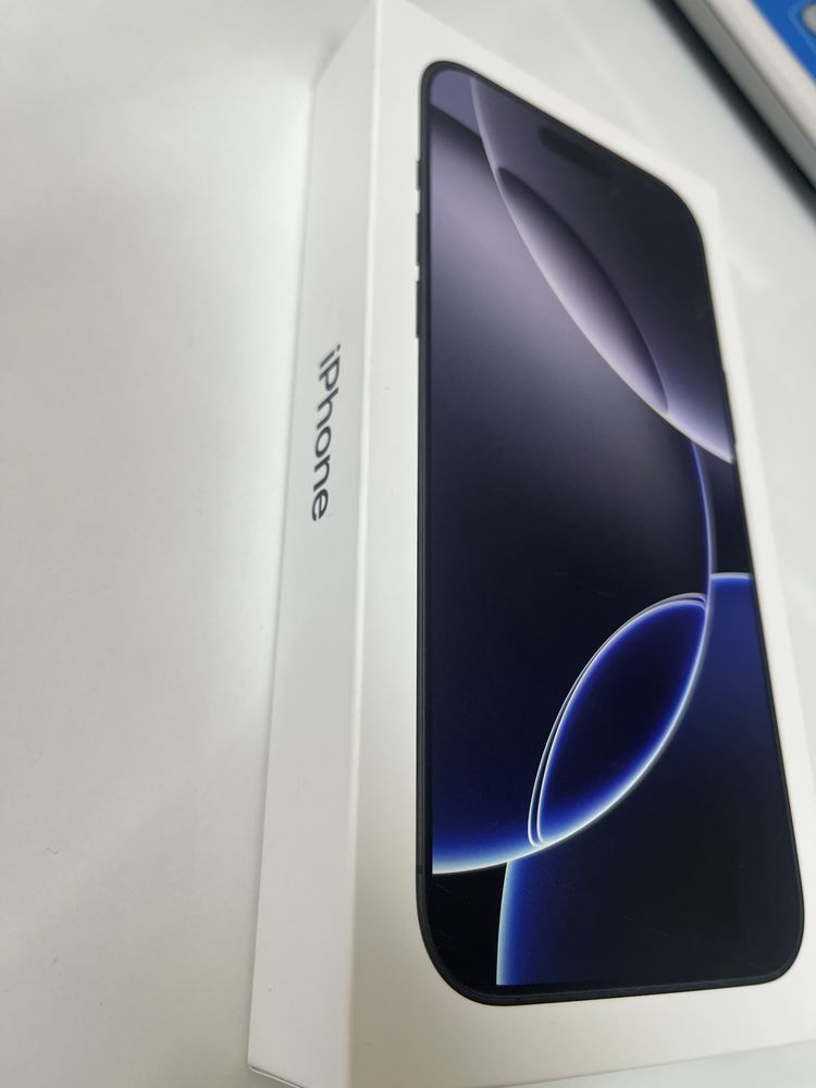 НОВ НЕРАЗПЕЧАТАН Apple iPhone 16 Pro Max 256GB