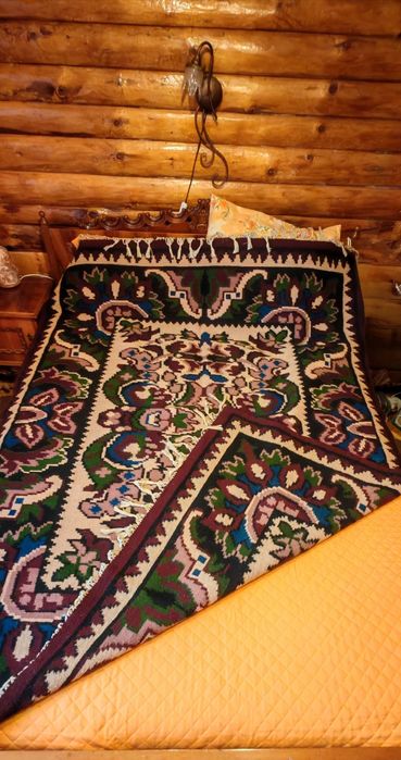 Cuvertură/covor de lână țesut manual la razboi de tesut.