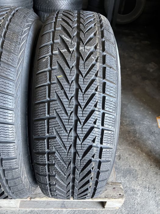 2 anvelope de iarna 215/65/16 Vredestein Profil Nou!