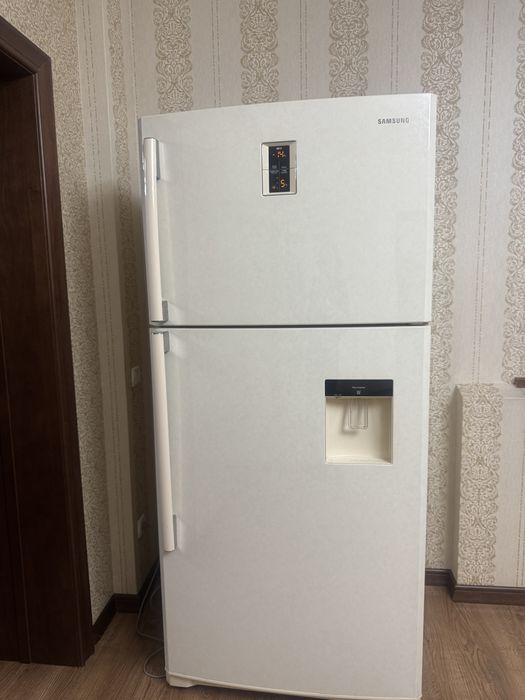 Продам срочно холодильник , работает замечательно