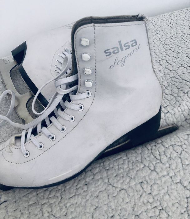 Продам коньки женские.