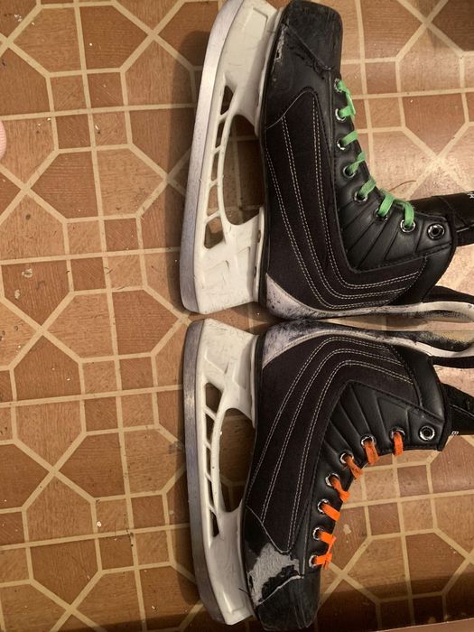Продам коньки BAUER
