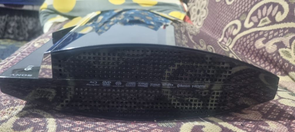 Vand consola PS3 backwards compatible, model CECHC04 7D, modata 500GB