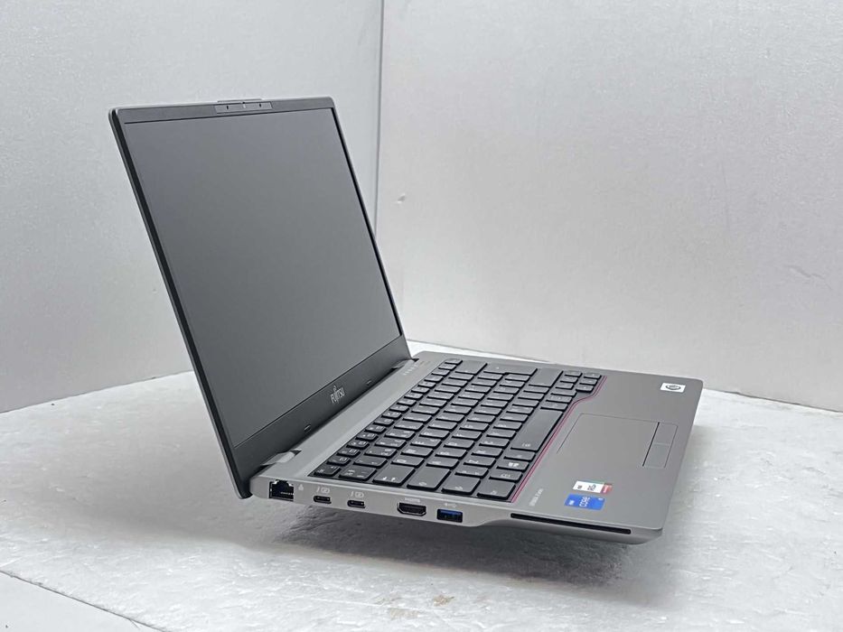 Fujitsu LIFEBOOK U7411 14" i5-1135G7 16GB 260GB/ с Гаранция/ Отличен