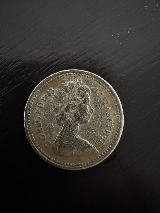 One Pound  Regina Elizabeth II